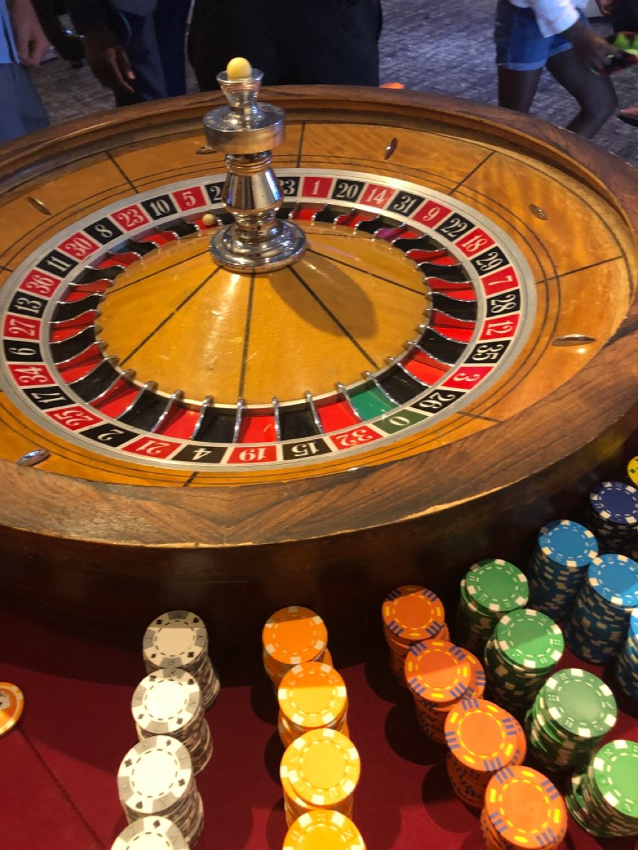 Lucky Red Casino کھلاڑیوں کے لیے لائیو کیسینو سیکشن